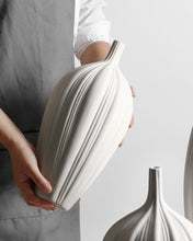 Load image into Gallery viewer, Garlene Vase Collection