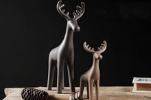 Load image into Gallery viewer, Reindeer Family Sculpture Set