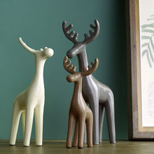 Load image into Gallery viewer, Reindeer Family Sculpture Set