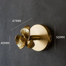 Load image into Gallery viewer, Retro-style Brass Wall Hooks In Flower design