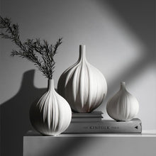 Load image into Gallery viewer, Garlene Vase Collection