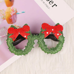 These Christmas Party Glasses by Allthingscurated are the perfect fun accessory for festive parties and gatherings during the holiday season. Their unique design and cheerful holiday style make them great props for creating memorable moments an happy Instagram posts to capture the joy of the season. Featured here is Wreath design.