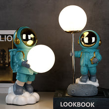 Load image into Gallery viewer, Astronaut Moon Lamp

