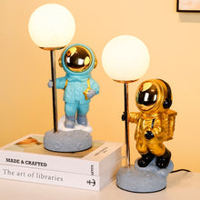 Load image into Gallery viewer, Astronaut Moon Lamp
