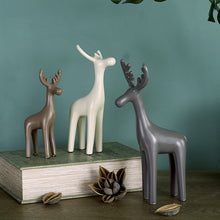Load image into Gallery viewer, Reindeer Family Sculpture Set

