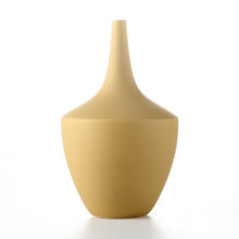 Load image into Gallery viewer, Morandi ceramic vase in Honey Milk.
